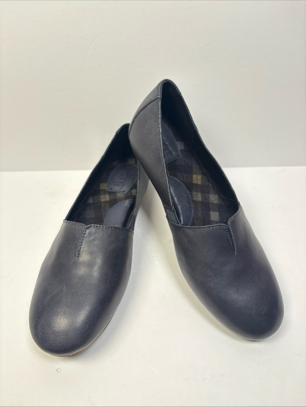 Born Sebra Navy Leather Flats with Cushioned Sole Size 9W SlipOn Soft Quiet Lux